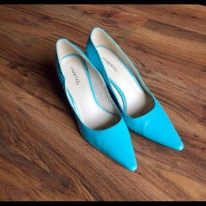Turquoise pointy toe shoes